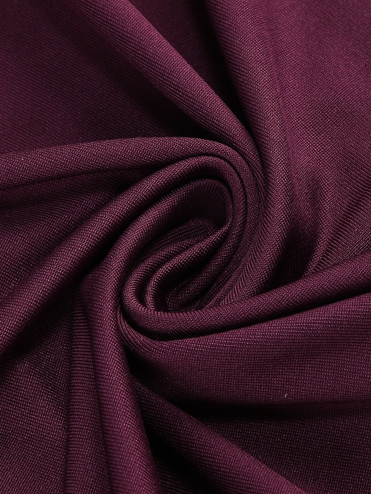 Abendkleid mit Rollkragen und Handschuhen