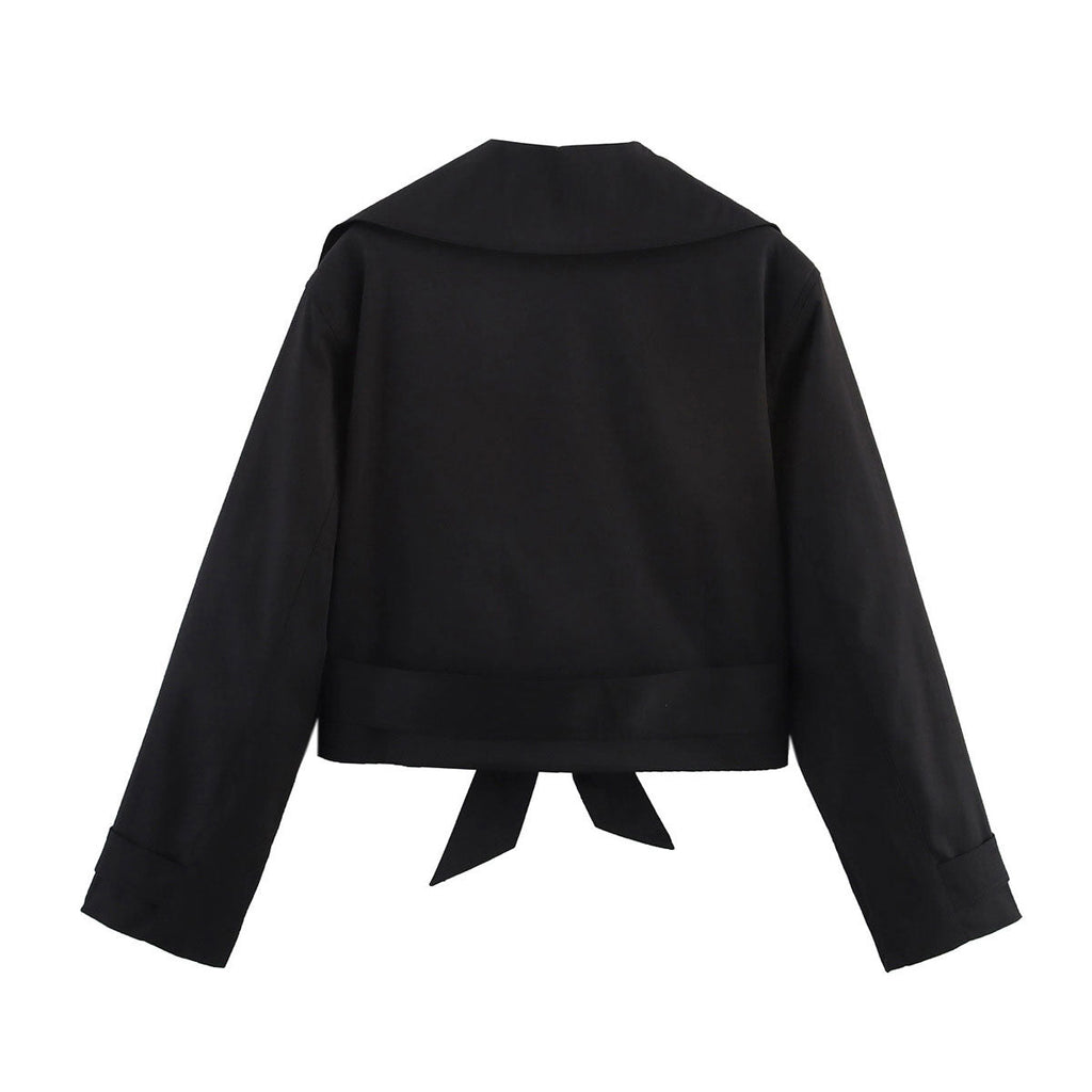 KURZER GRABENMANTEL IM RETRO-STIL MIT SPITZEN-DETAILS