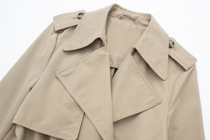 Klassischer Trenchcoat in elegantem Beige
