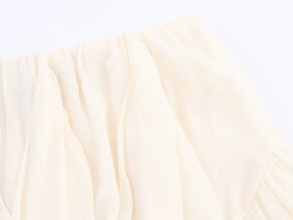 Rock mit verspielten Falten