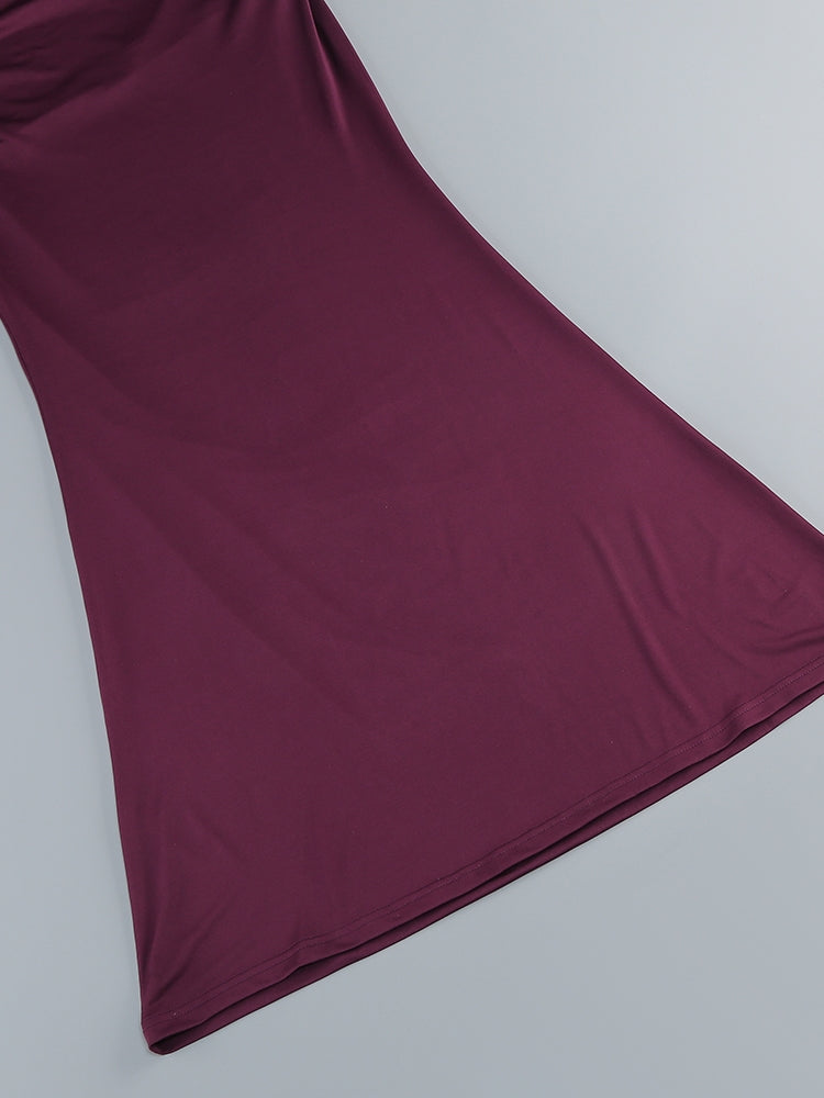 Abendkleid mit Rollkragen und Handschuhen