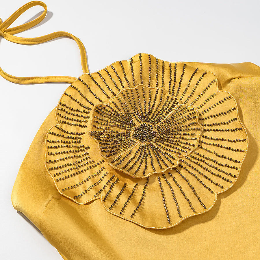 Neckholder-Kleid mit Blumen-Verzierung