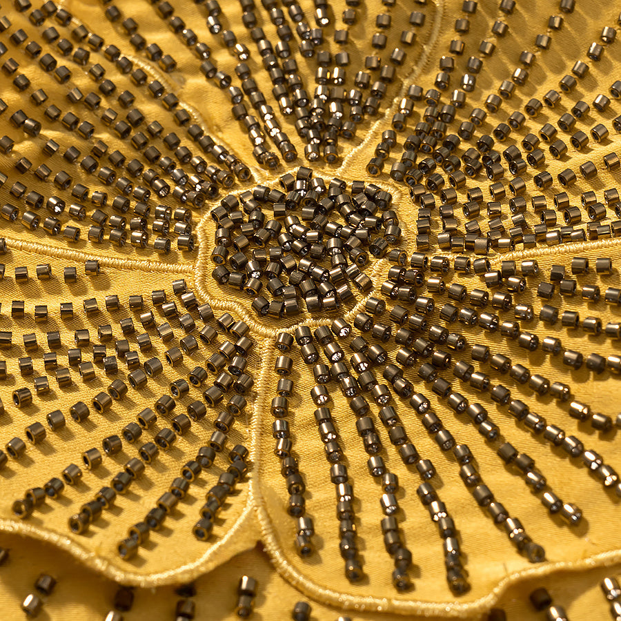 Neckholder-Kleid mit Blumen-Verzierung