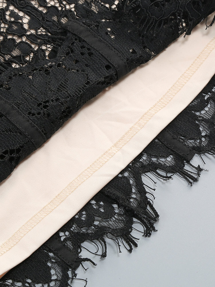 Schwarzes Spitzenkleid im Detail