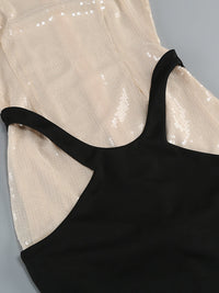 Funkelndes Abendkleid mit Kontrastfarben