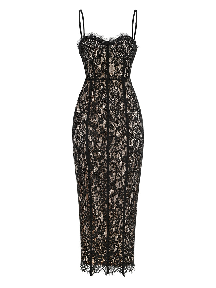 Schwarzes Spitzenkleid im Detail