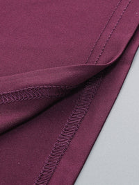 Abendkleid mit Rollkragen und Handschuhen