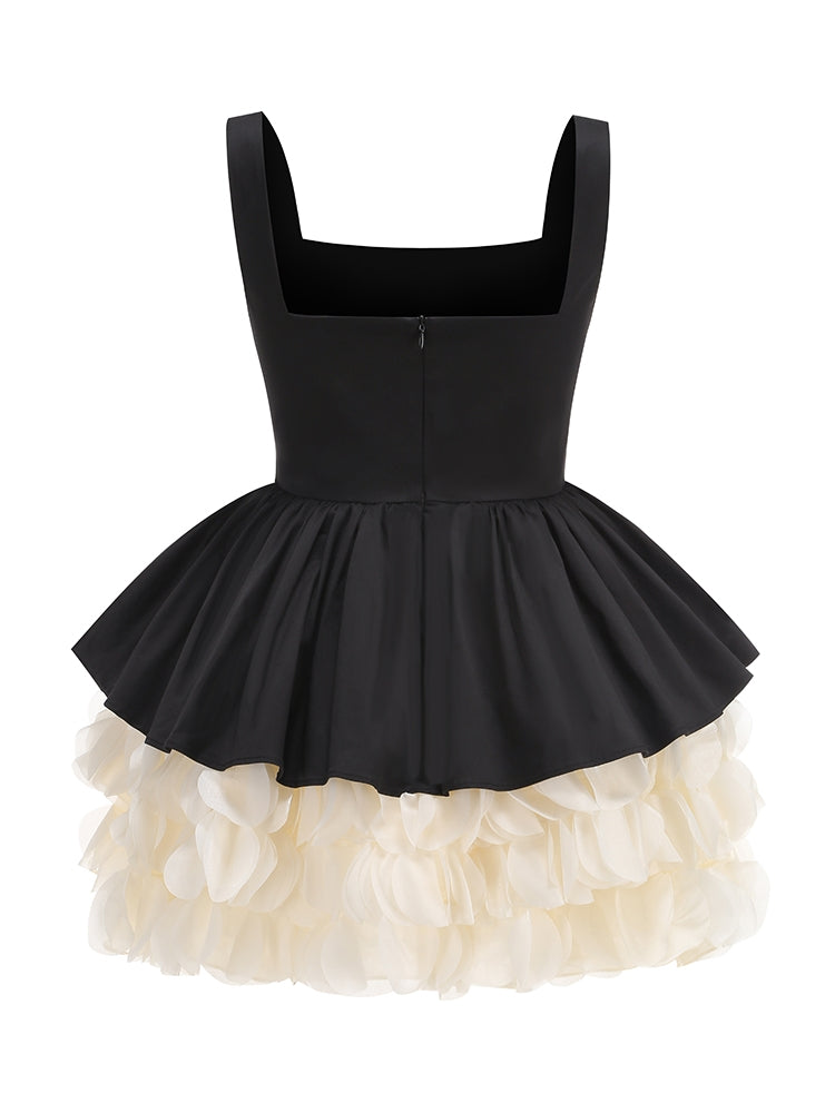 Schwarzes Mini-Kleid mit Rüschen-Details