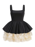 Schwarzes Mini-Kleid mit Rüschen-Details
