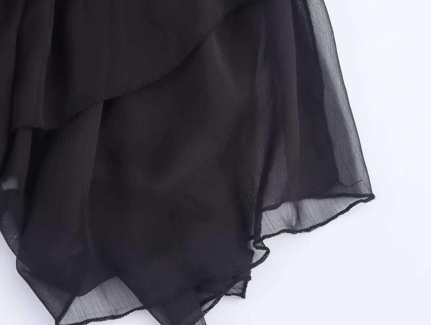 Rock mit verspielten Falten