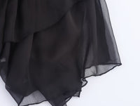 Rock mit verspielten Falten