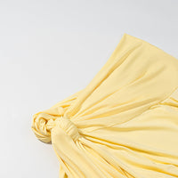 Sonniges Kleid in strahlendem Gelb