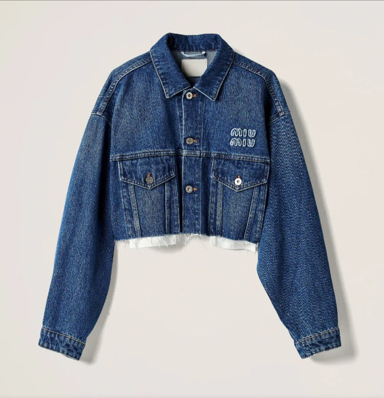 Kurze Jeansjacke mit Logo-Stickere